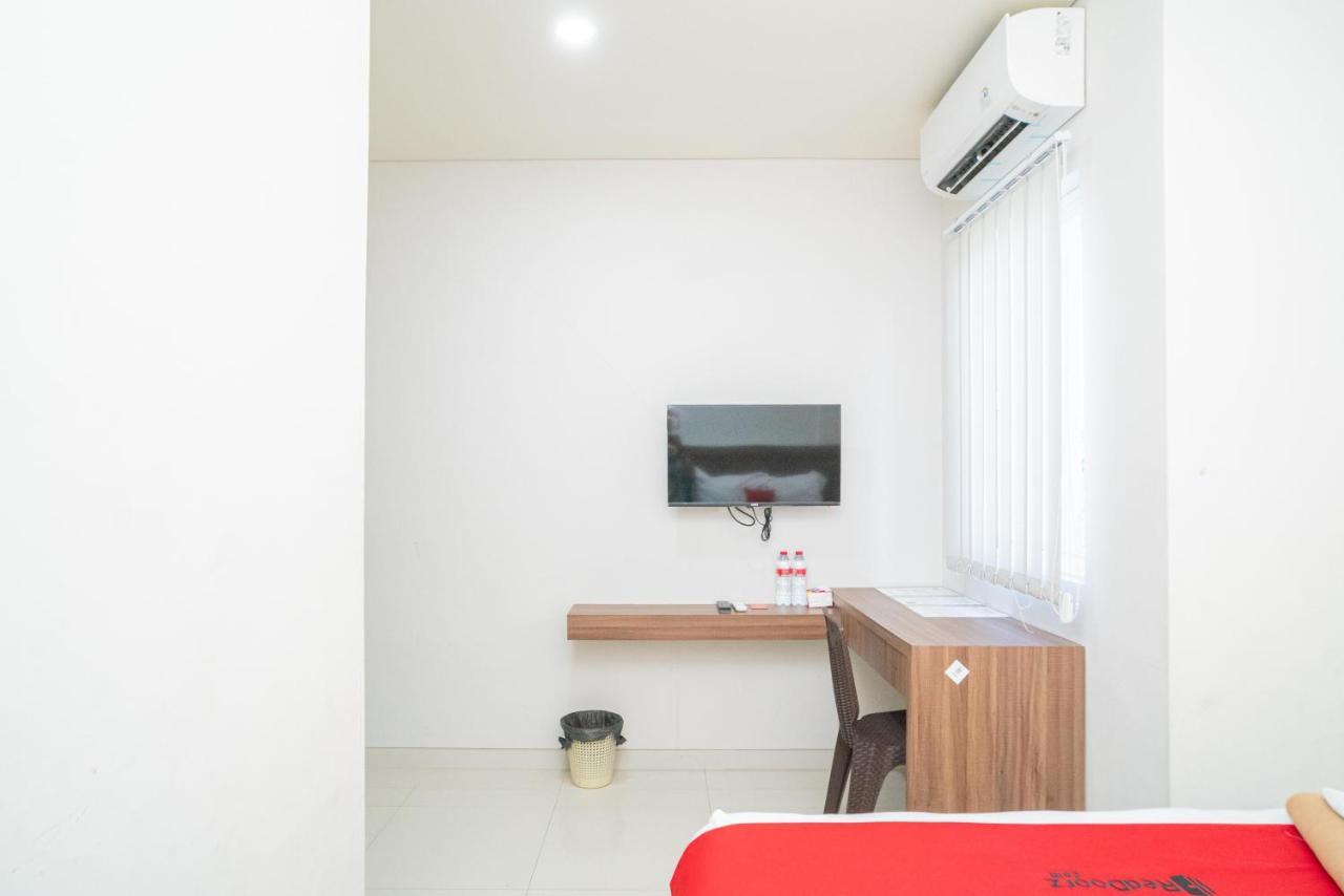 Reddoorz Plus @ Jalan Pemuda Timur Bojonegoro Exterior foto