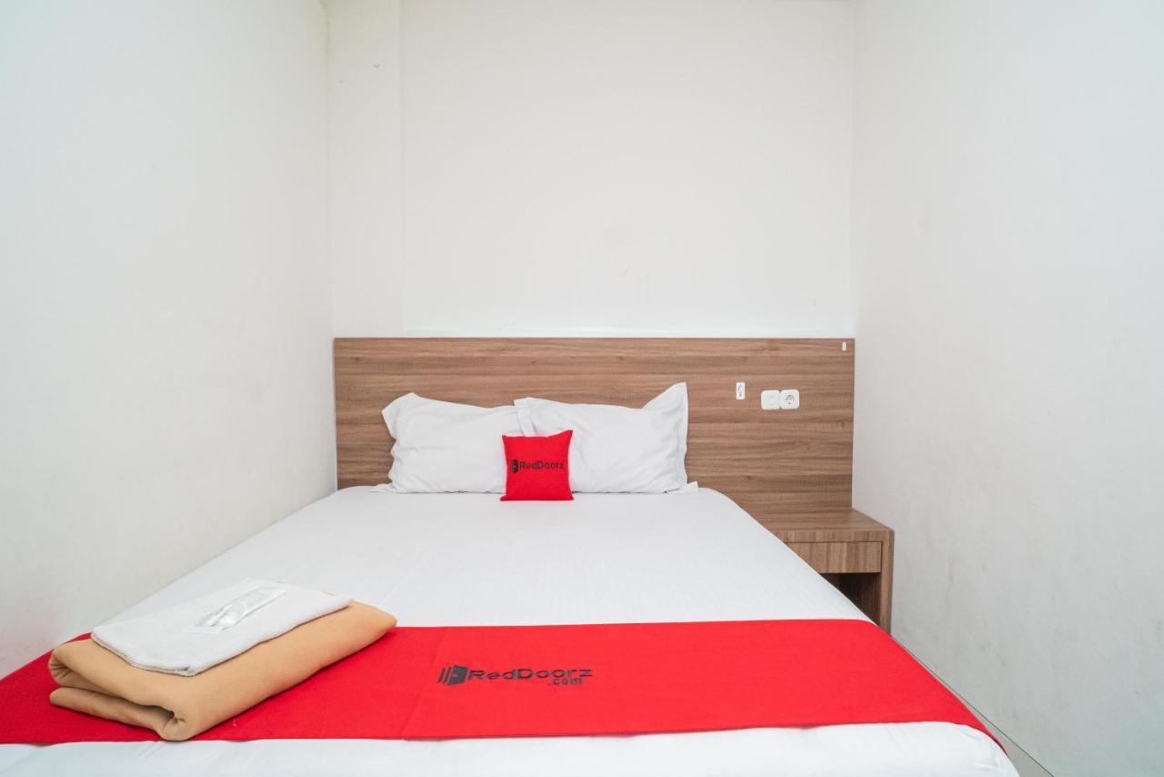 Reddoorz Plus @ Jalan Pemuda Timur Bojonegoro Exterior foto