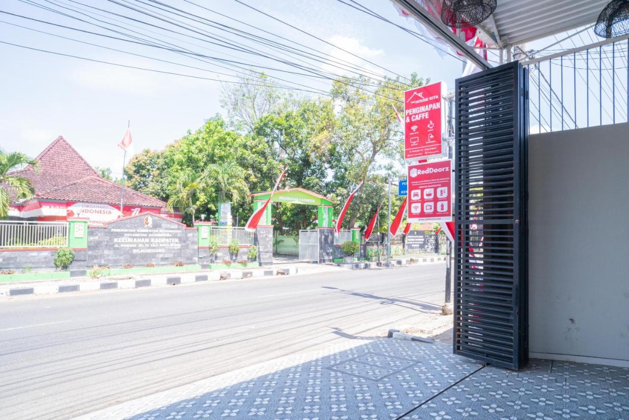 Reddoorz Plus @ Jalan Pemuda Timur Bojonegoro Exterior foto